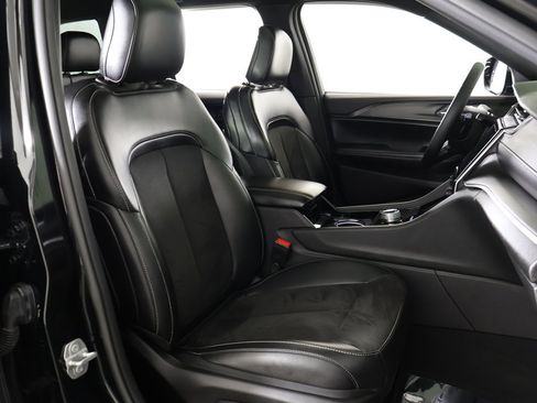 Used 2023 Jeep Grand Cherokee Altitude image 33