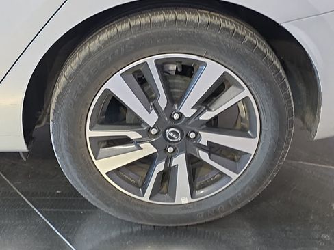 Used 2025 Nissan Versa SV FWD image 12