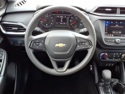 Used 2022 Chevrolet TrailBlazer LT w/ LPO, Blackout Package FWD image 12