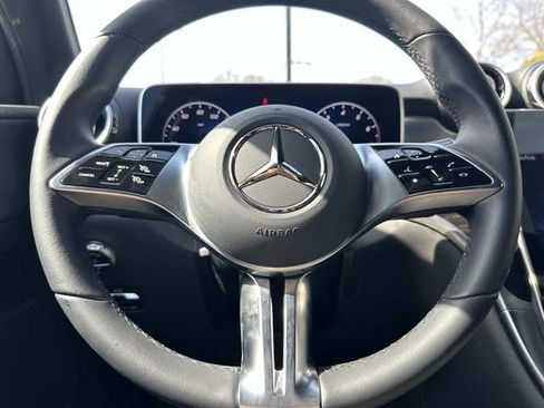Used 2025 Mercedes-Benz GLC 300 4MATIC image 19