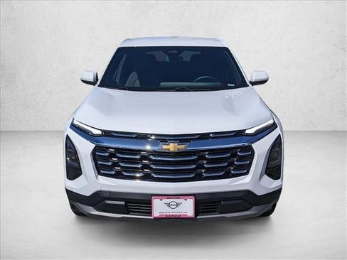 Used 2025 Chevrolet Equinox LT image 2