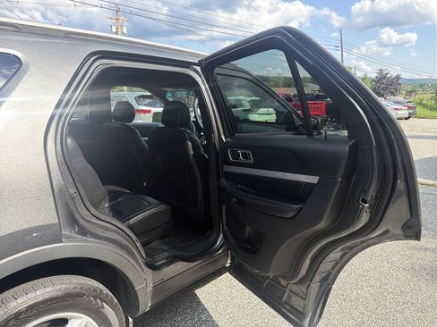 Used 2017 Ford Explorer XLT w/ Equipment Group 202A AWD/4WD image 11