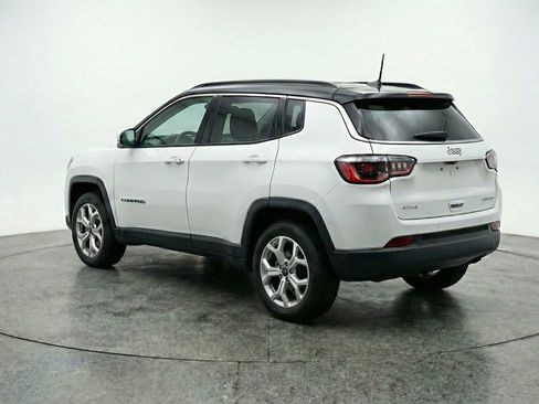Used 2025 Jeep Compass Latitude image 6