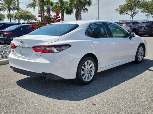 Used 2022 Toyota Camry LE FWD image 4