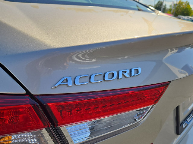 Used 2018 Honda Accord Touring image 30