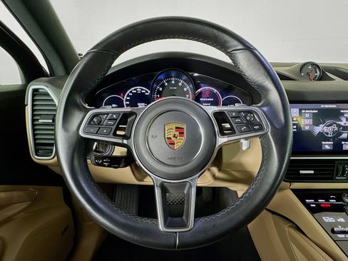 Used 2021 Porsche Cayenne w/ Driver Memory Package image 11