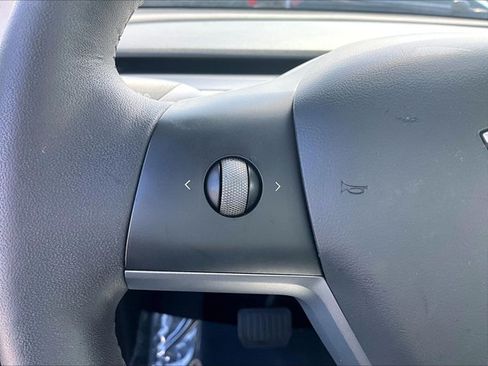 Used 2022 Tesla Model Y Long Range AWD/4WD image 20
