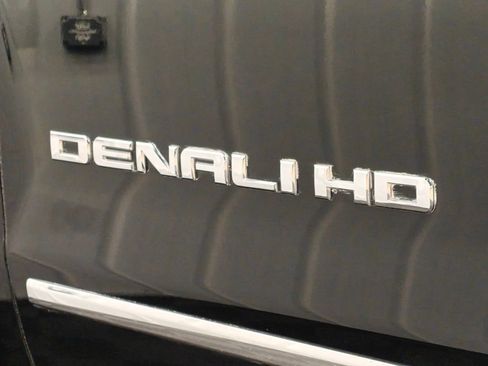 Used 2017 GMC Sierra 2500 Denali w/ Suspension Package, Off-Road AWD/4WD image 54