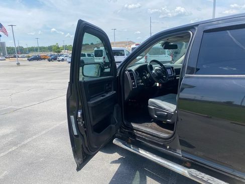 Used 2017 RAM 1500 Express RWD image 10
