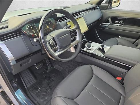 New 2025 Land Rover Range Rover Long Wheelbase SE image 18