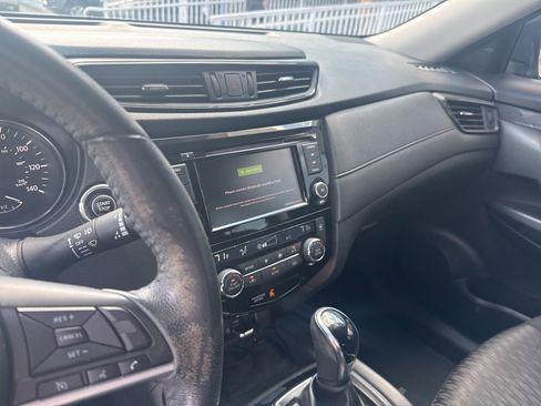 Used 2018 Nissan Rogue SV image 21