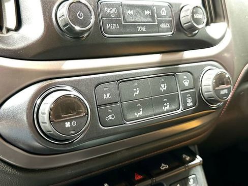 Used 2015 GMC Canyon SLE w/ All-Terrain Package AWD/4WD image 18
