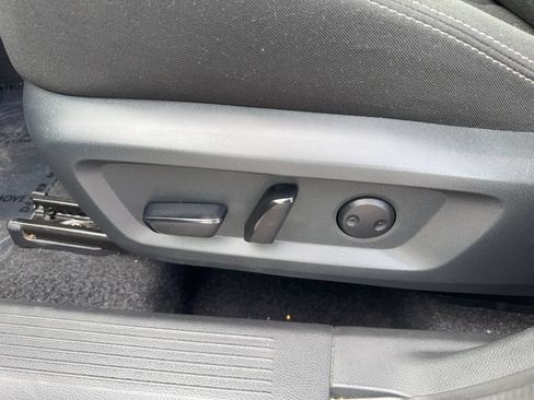 Used 2025 Nissan Rogue SV AWD/4WD image 11