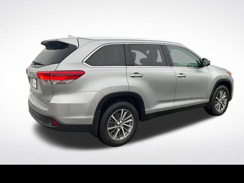 Used 2019 Toyota Highlander XLE AWD/4WD image 20