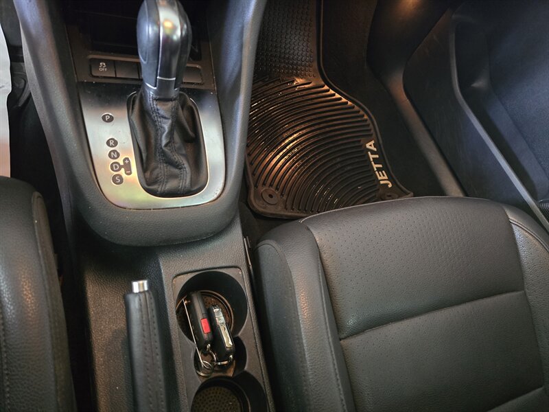 Used 2013 Volkswagen Jetta TDI FWD image 17