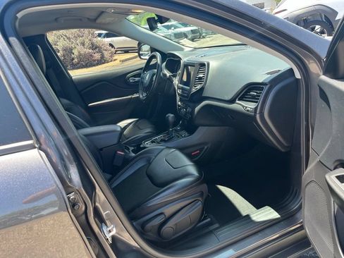 Used 2020 Jeep Cherokee Trailhawk AWD/4WD image 14