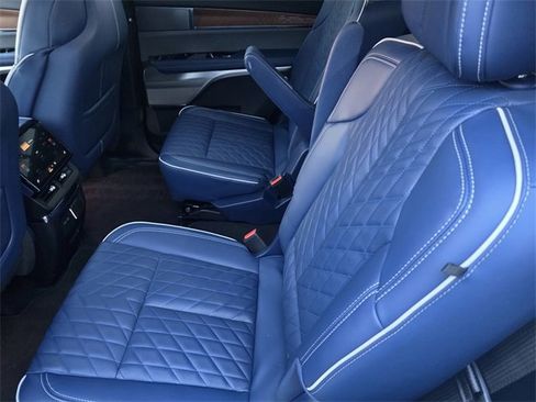 New 2026 Cadillac Vistiq Premium Luxury image 12