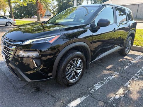 Used 2025 Nissan Rogue S AWD/4WD image 3