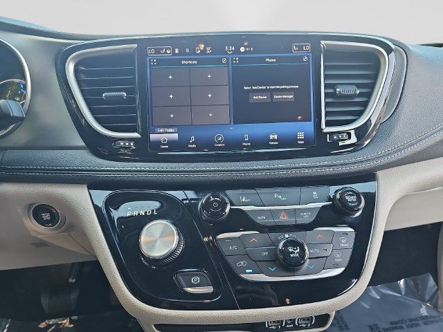Used 2023 Chrysler Pacifica Touring-L FWD image 18
