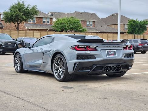 Used 2025 Chevrolet Corvette Z06 RWD image 3