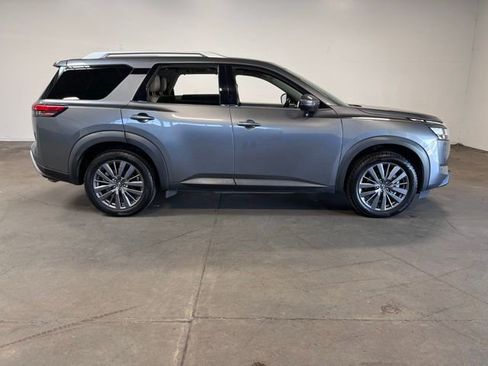 Used 2022 Nissan Pathfinder SL w/ SL Premium Package image 2
