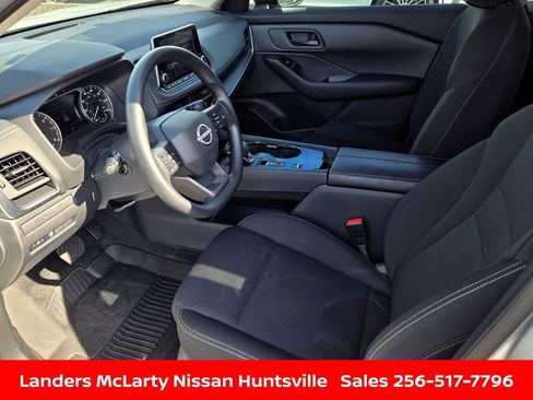 Used 2025 Nissan Rogue S FWD image 17