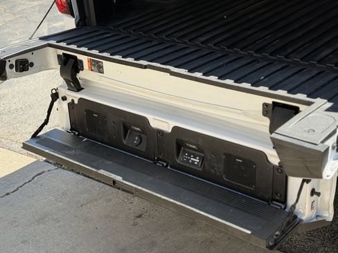 Used 2024 GMC Sierra 1500 Denali AWD/4WD image 10