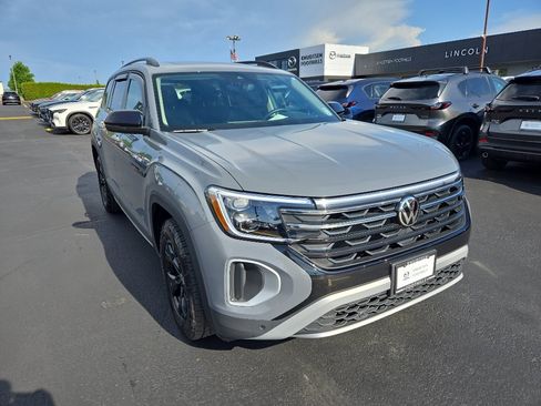 Used 2025 Volkswagen Atlas Peak Edition SE AWD/4WD image 1