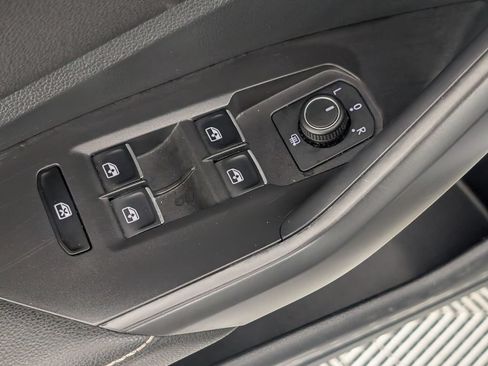 Used 2024 Volkswagen Jetta SE FWD image 11