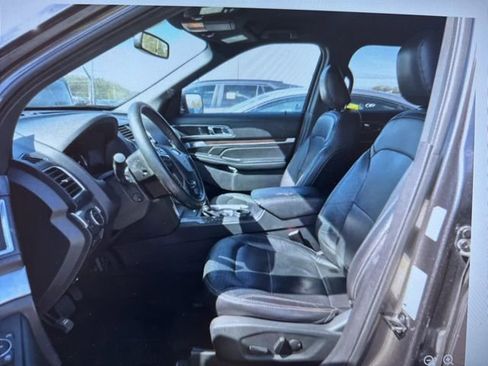 Used 2019 Ford Explorer Limited w/ Class III Trailer Tow Package image 5