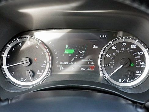 Used 2024 Toyota Highlander LE FWD image 34