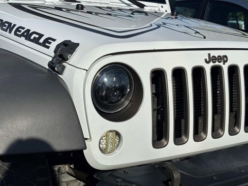 Used 2018 Jeep Wrangler Unlimited Sport AWD/4WD image 3