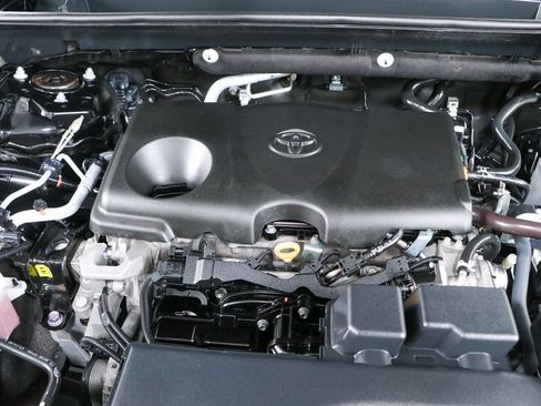 Used 2022 Toyota RAV4 XLE w/ Convenience Package FWD image 31