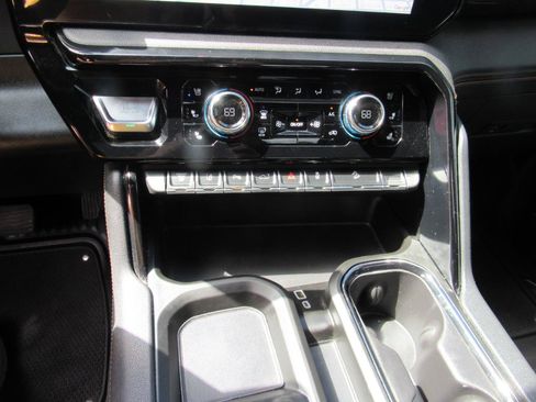 Used 2025 GMC Sierra 2500 AT4 AWD/4WD image 34