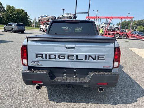 Used 2024 Honda Ridgeline Sport image 7