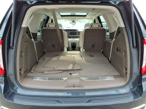 Used 2022 GMC Yukon Denali w/ Denali Premium Package AWD/4WD image 26