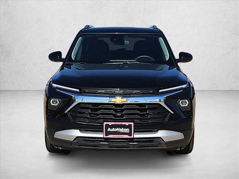 Used 2025 Chevrolet TrailBlazer LT FWD image 2