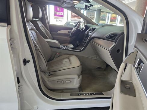 Used 2014 Lincoln MKX AWD w/ Equipment Group 102A image 15