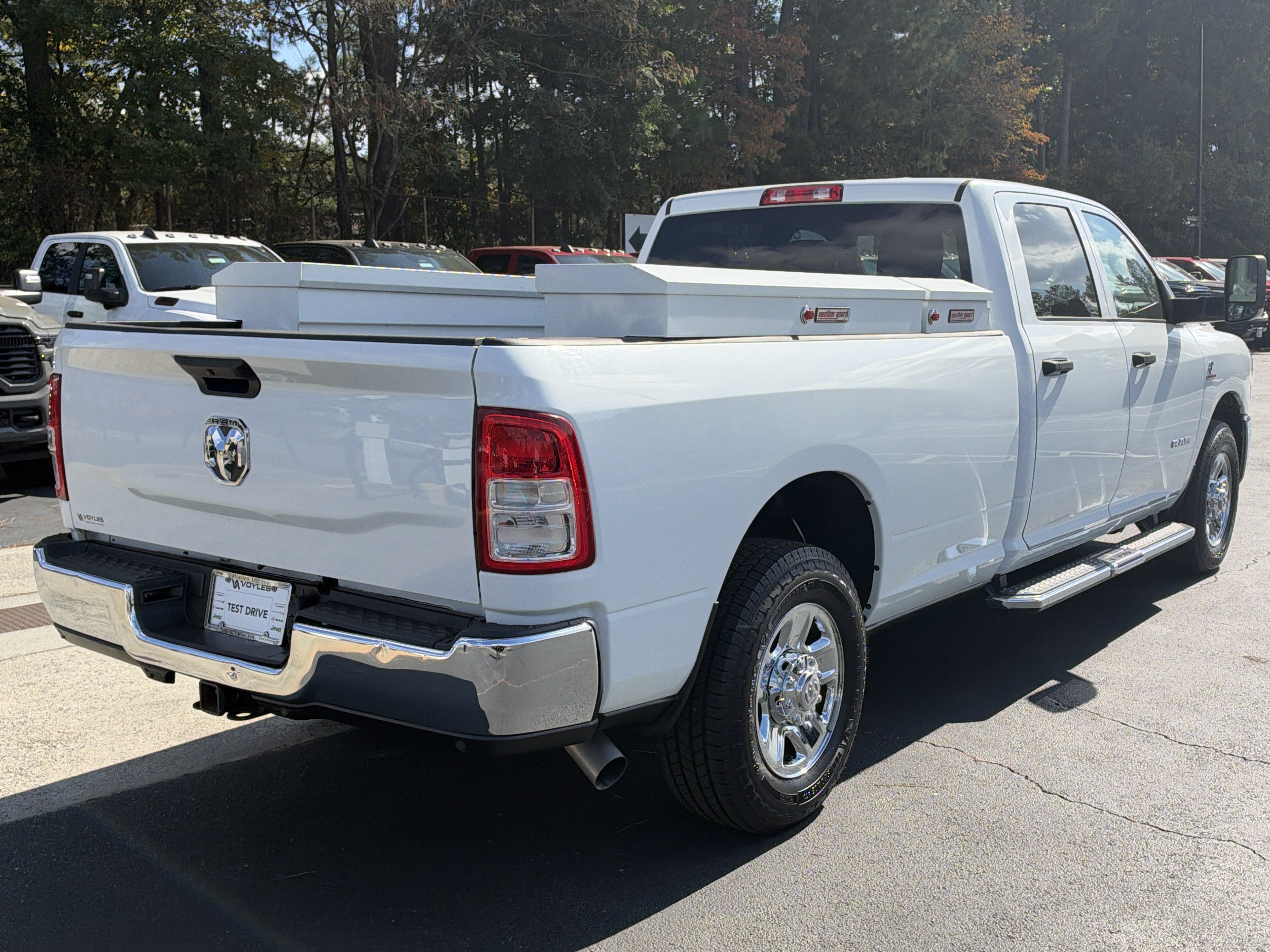 Used 2022 RAM 2500 Tradesman w/ Chrome Appearance Group RWD image 8