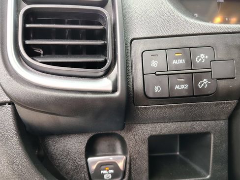 Used 2023 RAM ProMaster 2500 w/ Driver Convenience Group FWD image 19