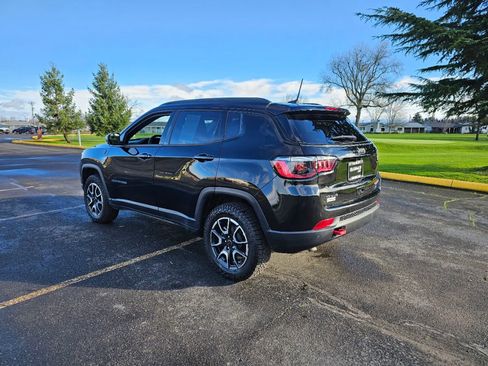 Used 2025 Jeep Compass Trailhawk image 24