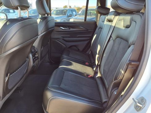 Used 2024 Jeep Grand Cherokee Altitude image 16