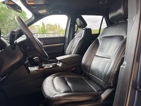 Used 2019 Ford Explorer XLT w/ Equipment Group 202A AWD/4WD image 9