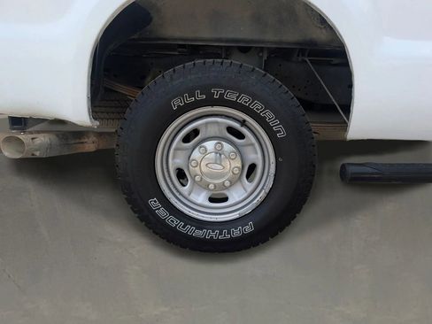 Used 2010 Ford F250 XL AWD/4WD image 13