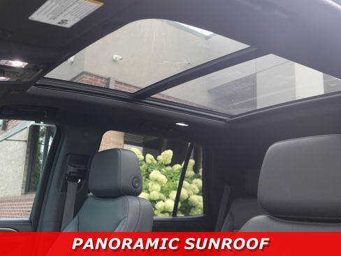 Used 2021 Chevrolet Tahoe Z71 AWD/4WD image 23