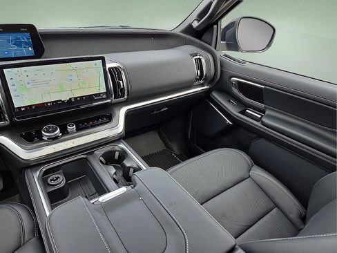 New 2026 Ford Expedition Max Platinum w/ Stealth Performance Package AWD/4WD image 13