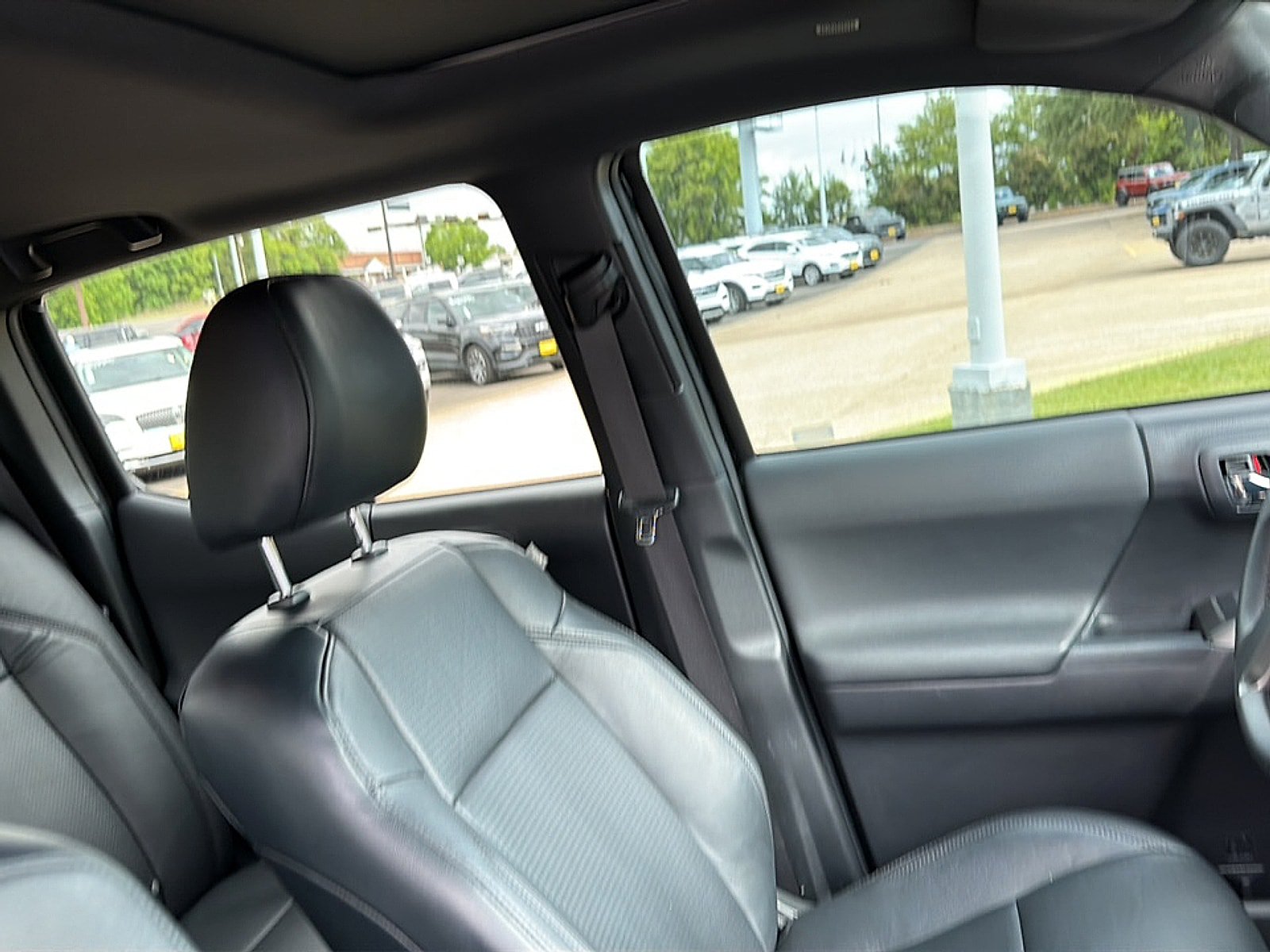 Used 2023 Toyota Tacoma TRD Sport w/ TRD Premium Sport Package AWD/4WD image 19