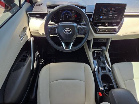 Used 2024 Toyota Corolla Cross XLE w/ Convenience Package FWD image 11