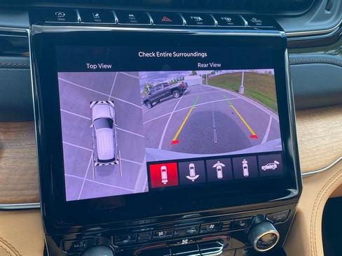 New 2025 Jeep Grand Cherokee Summit image 3