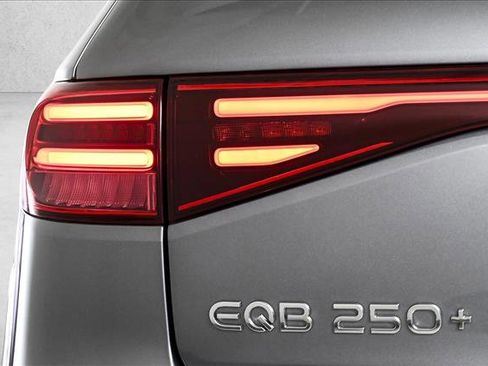 Certified 2025 Mercedes-Benz EQB 250+ image 7